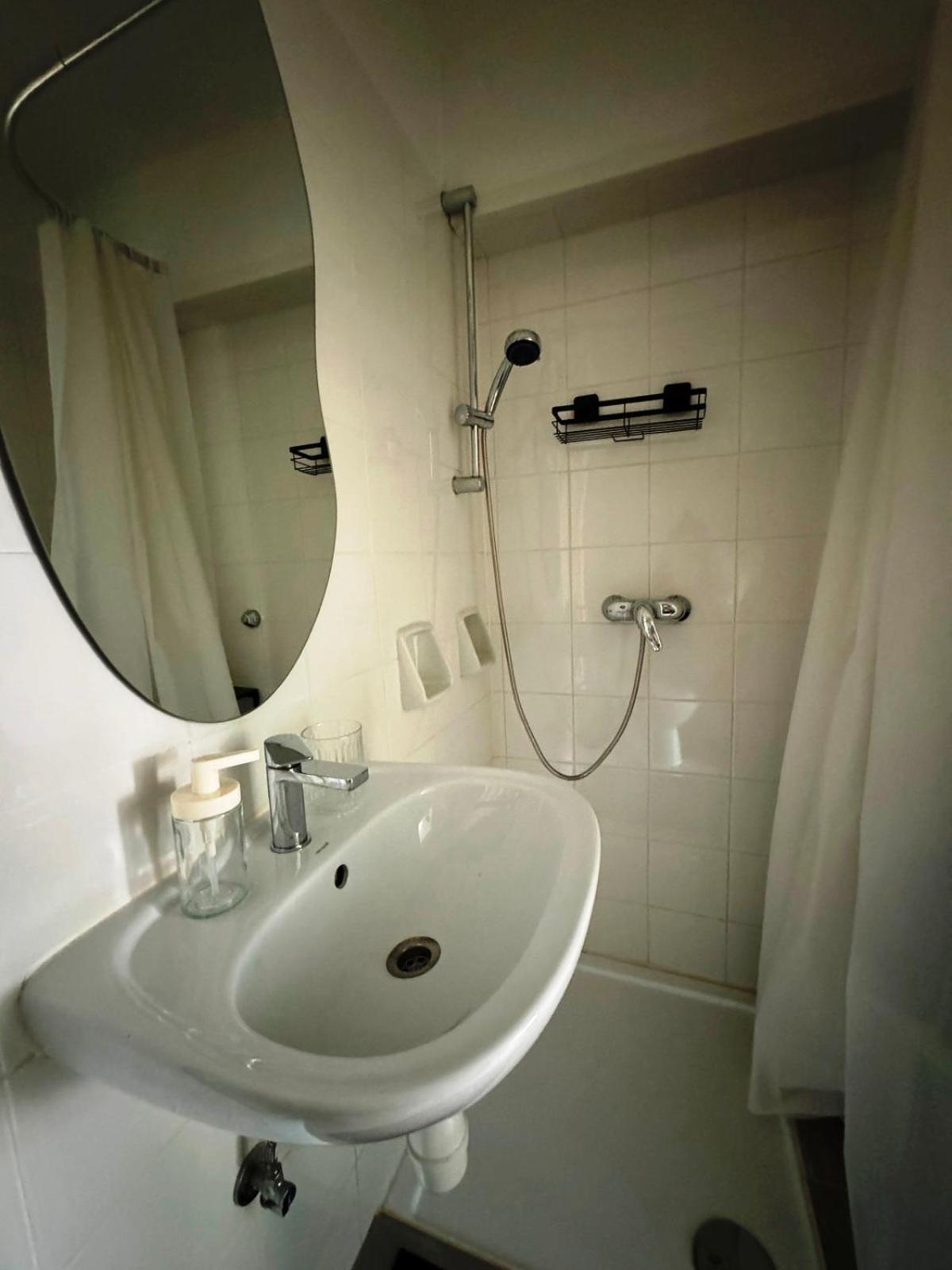 Plutus Apartments And Rooms With Free Parking โคเปร์ ภายนอก รูปภาพ