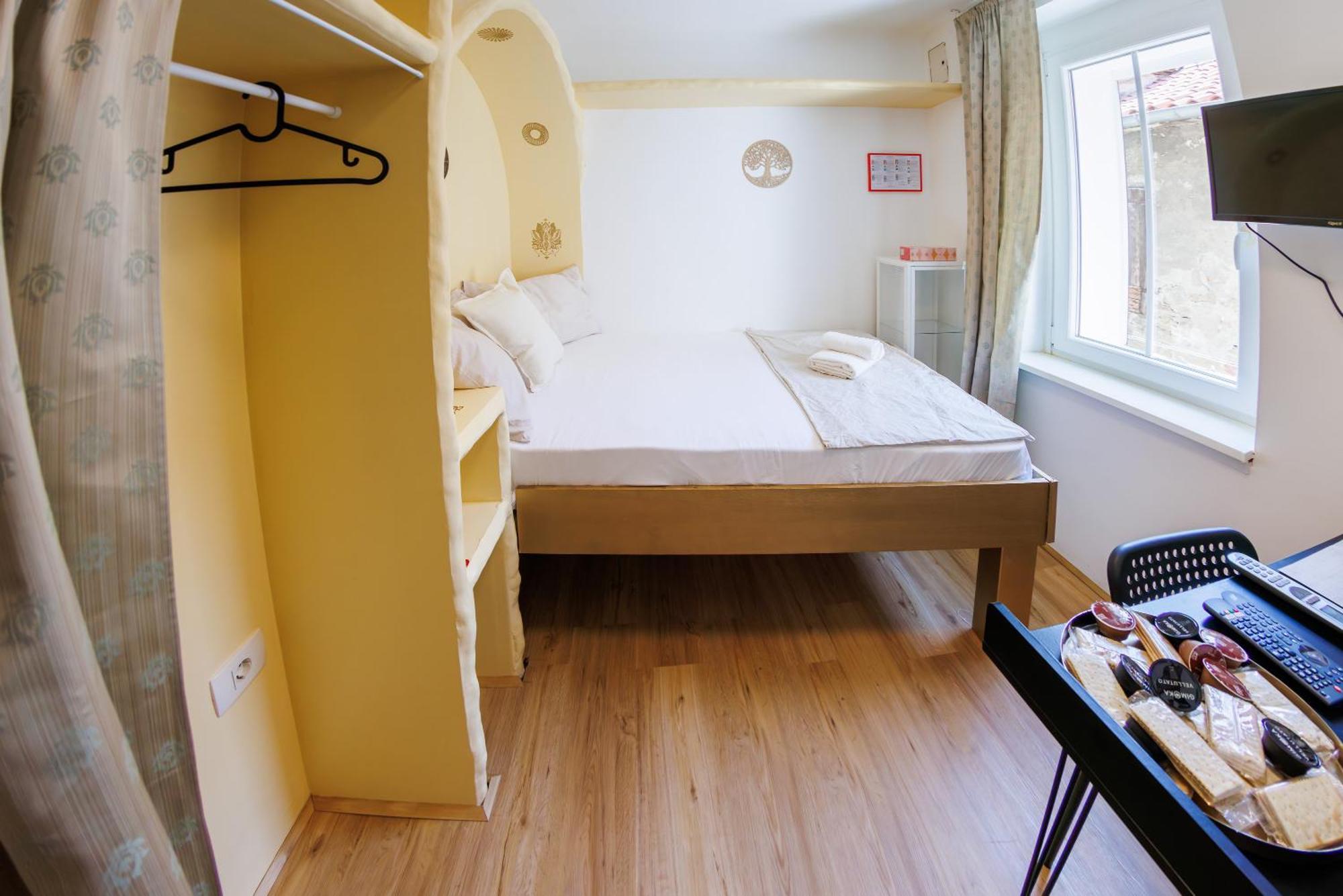 Plutus Apartments And Rooms With Free Parking โคเปร์ ภายนอก รูปภาพ