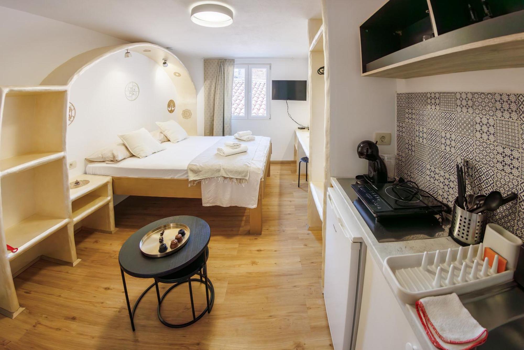 Plutus Apartments And Rooms With Free Parking โคเปร์ ภายนอก รูปภาพ