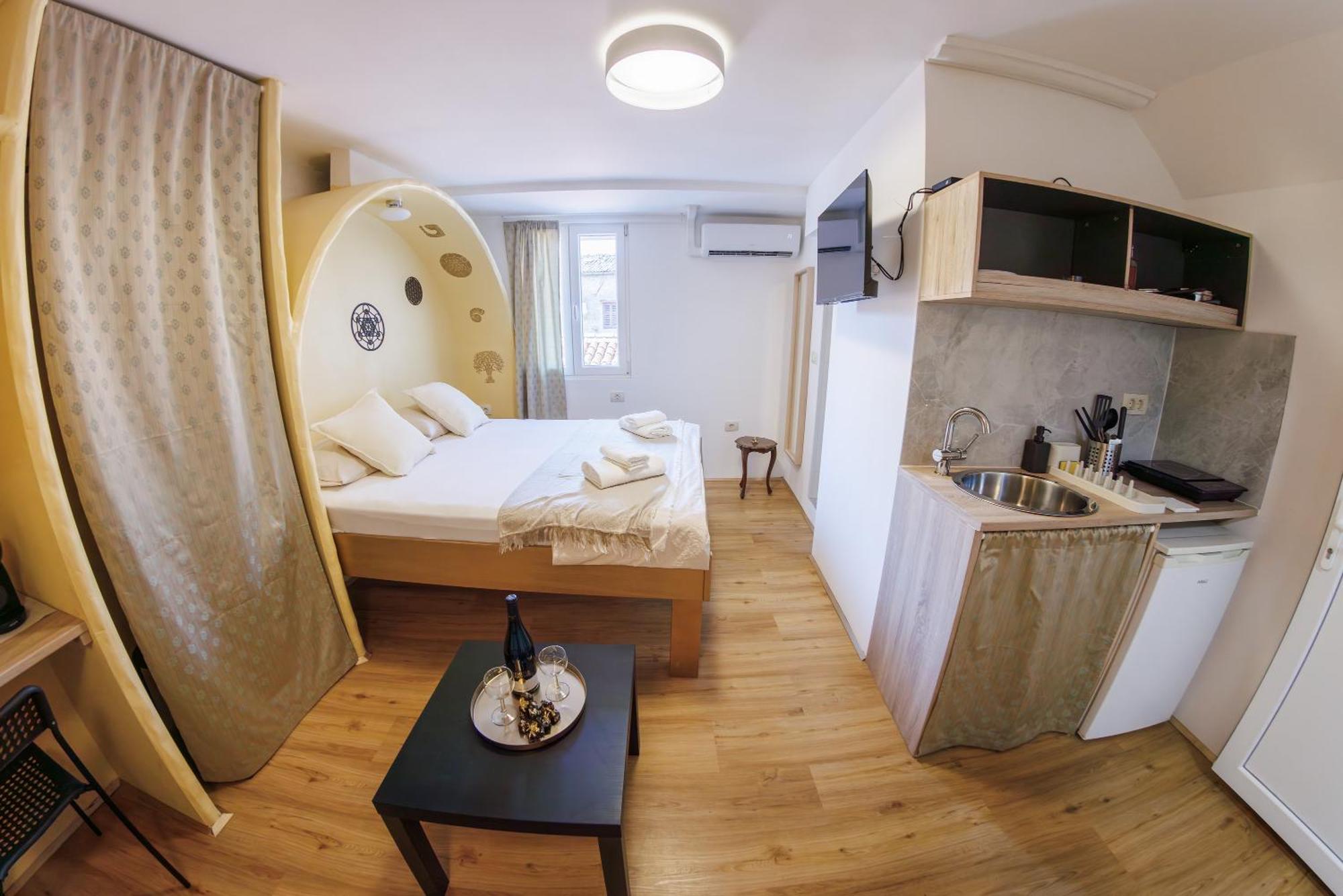 Plutus Apartments And Rooms With Free Parking โคเปร์ ภายนอก รูปภาพ