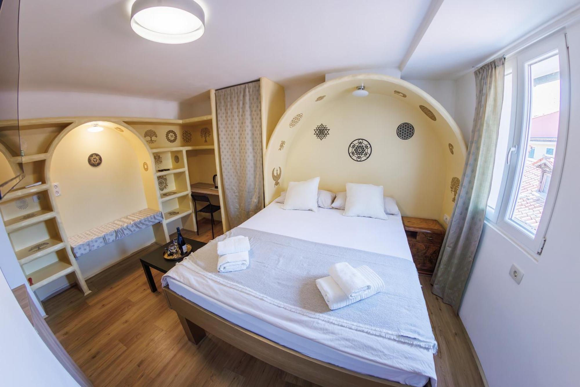 Plutus Apartments And Rooms With Free Parking โคเปร์ ภายนอก รูปภาพ